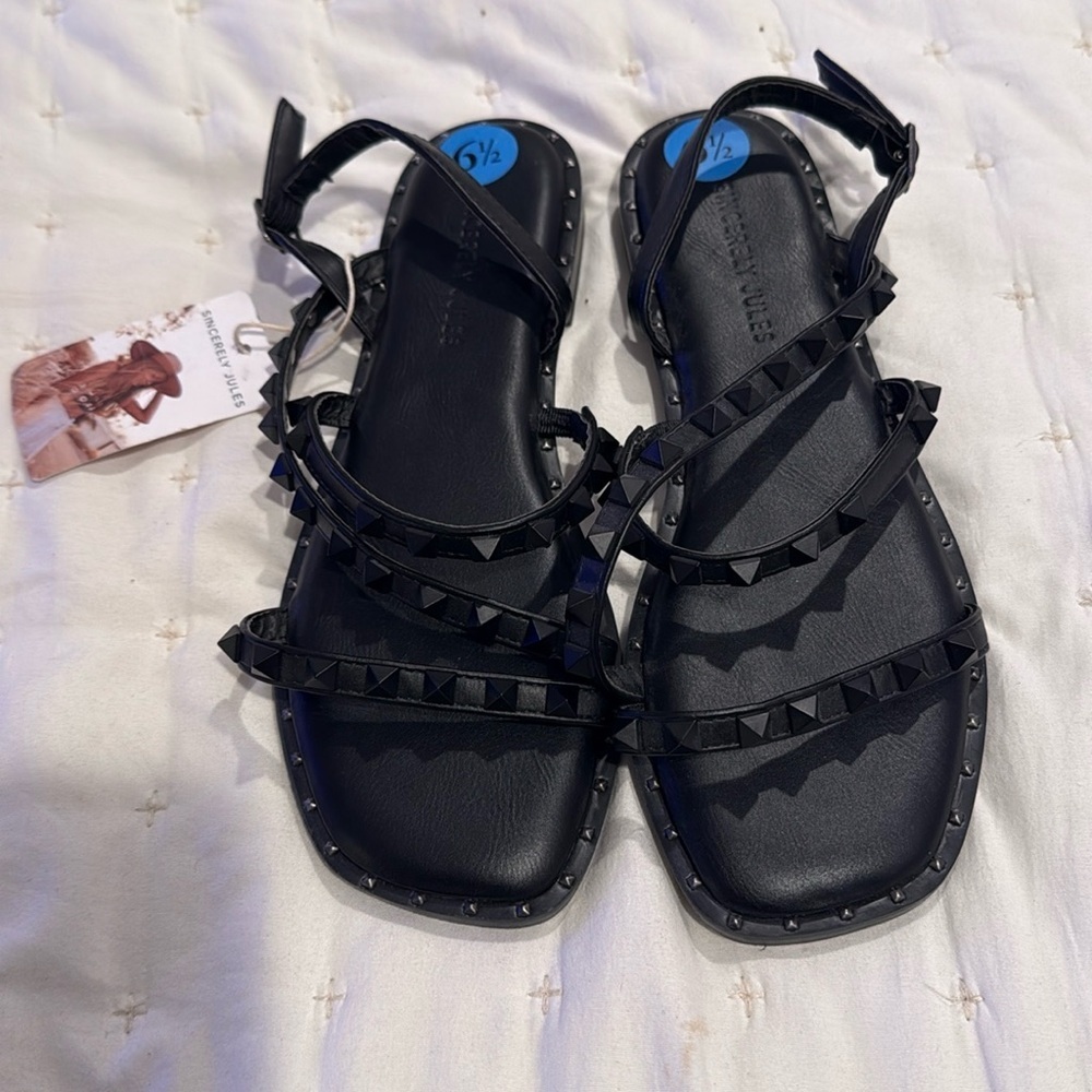 Sincerely Jules black flat sandals size 6.5